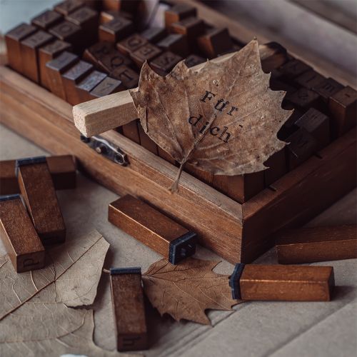 Mit "Für Dich" bestempeltes Herbstblatt, Holzstemepl